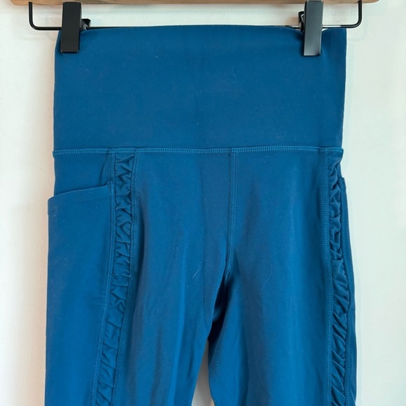 Athleta Salutation Stash II Ruch Craft Dark Teal 7/8 Leggings size XXS - Picture 2 of 7